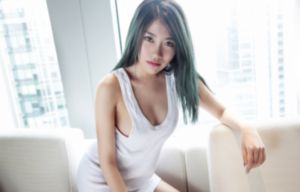 美女扒开内裤让男人桶亲屁股_BD韩语电影在线看